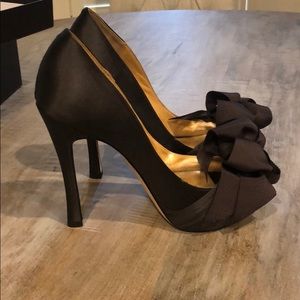 Badgley Mischka pump grey satan Sz 7